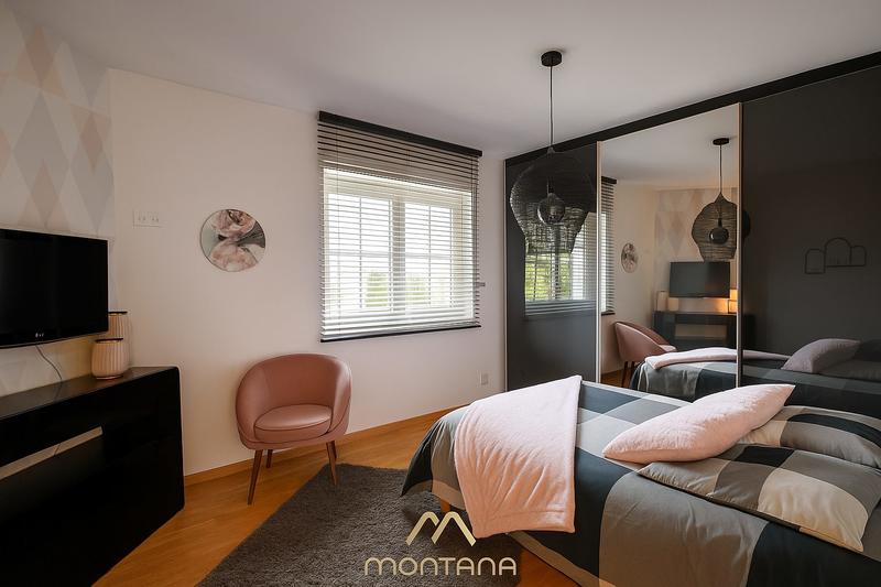 Maison - 275 m² - 8 pièces
