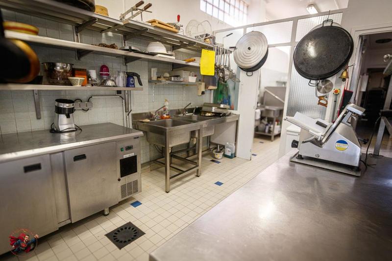 Local commercial - 805 m² - 20 pièces