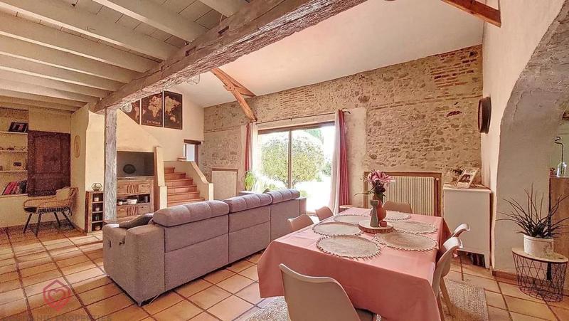 Propriété - 202 m² - 5 pièces