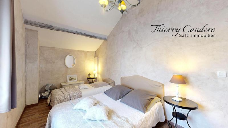 Maison - 319 m² - 12 pièces