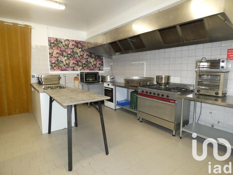 Maison - 660 m² - 5 pièces