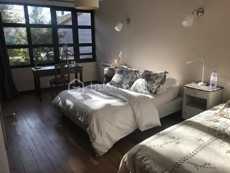 Propriété - 473 m² - 14 pièces