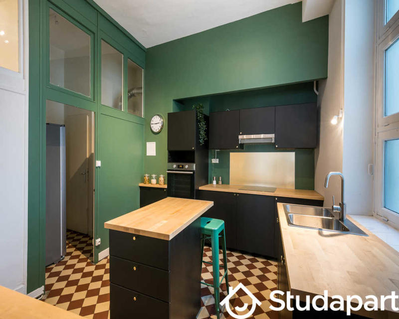 Chambre - 250 m² - 1 pièce