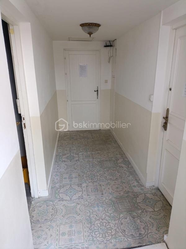 Studio - 90 m² - 4 pièces