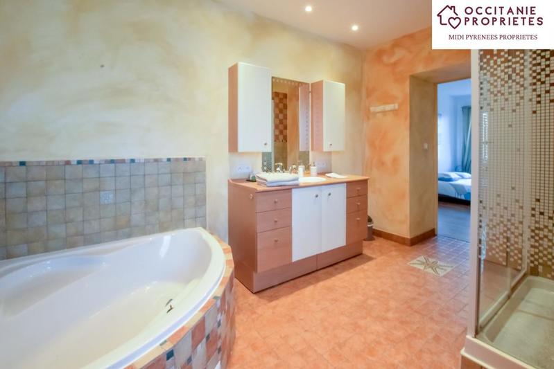 Propriété - 625 m² - 15 pièces