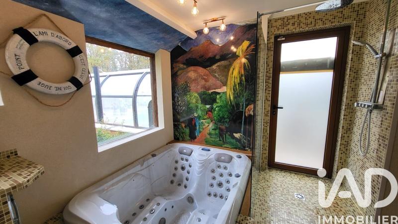 Maison - 235 m² - 10 pièces