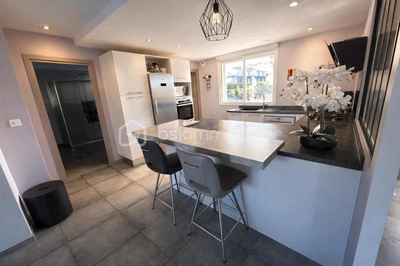 Maison - 206 m² - 8 pièces