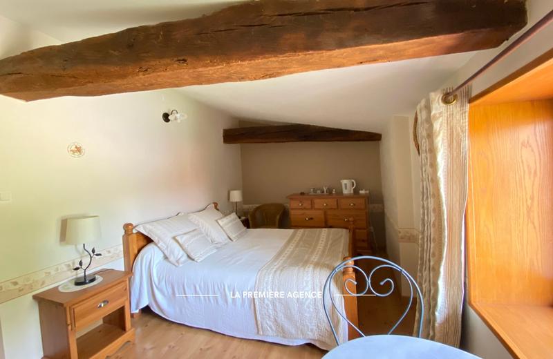 Maison traditionnelle - 271 m² - 10 pièces