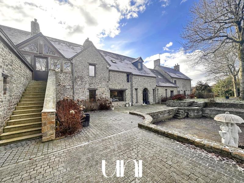 Maison - 587 m² - 11 pièces