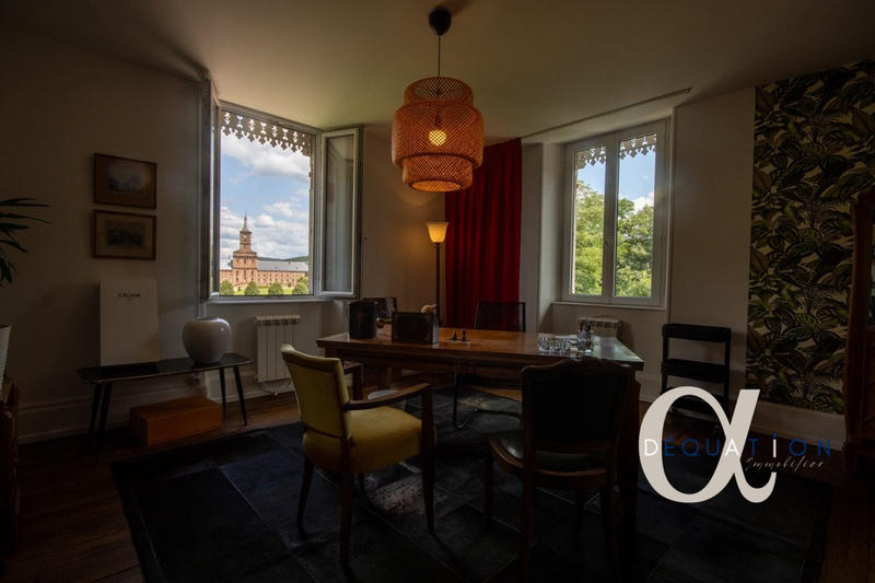 Maison - 350 m² - 10 pièces