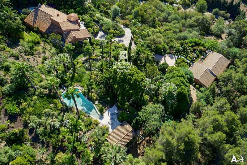 Maison - 372 m² - 10 pièces