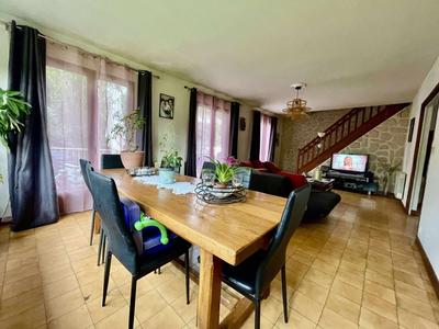 Maison - 99 m² - 6 pièces