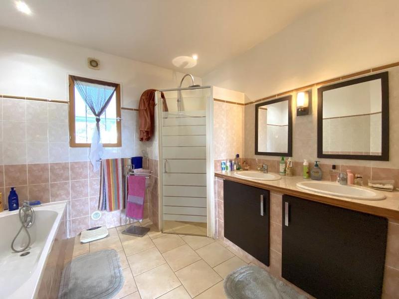 Maison - 192 m² - 7 pièces