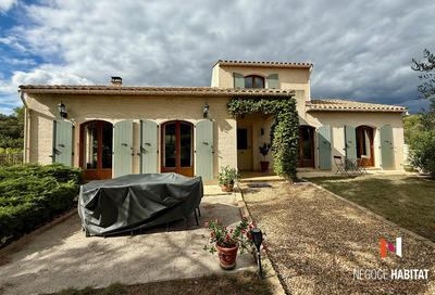 Maison - 220 m² - 8 pièces