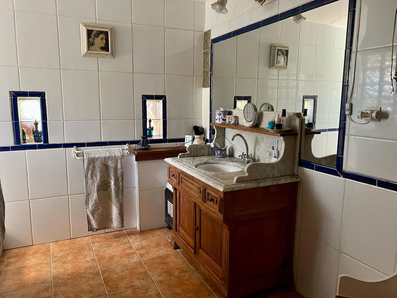 Maison - 219 m² - 8 pièces