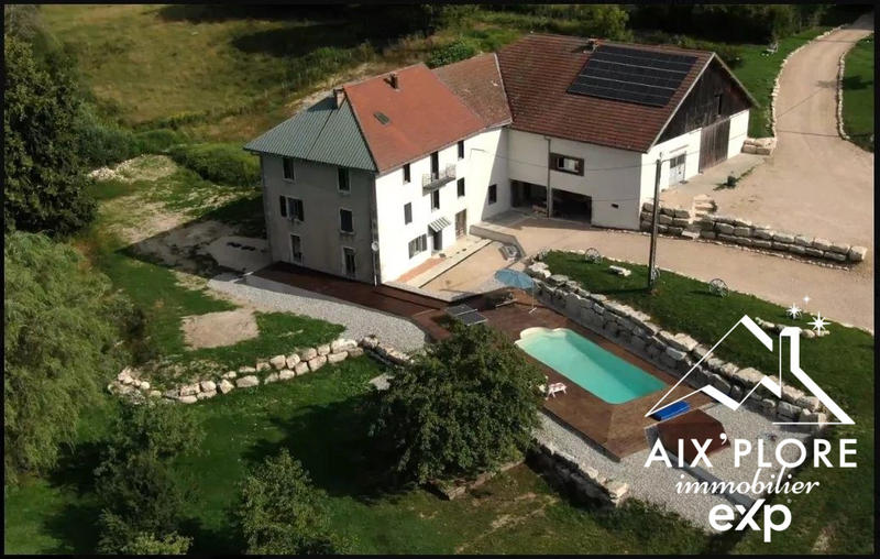 Maison - 240 m² - 6 pièces