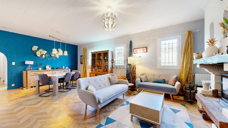 Maison - 260 m² - 9 pièces