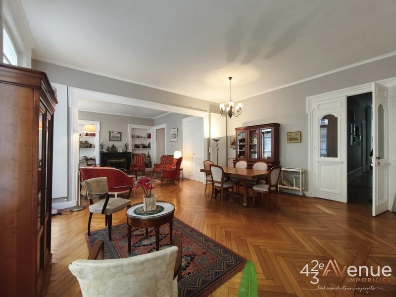 Appartement - 208 m² - 5 pièces