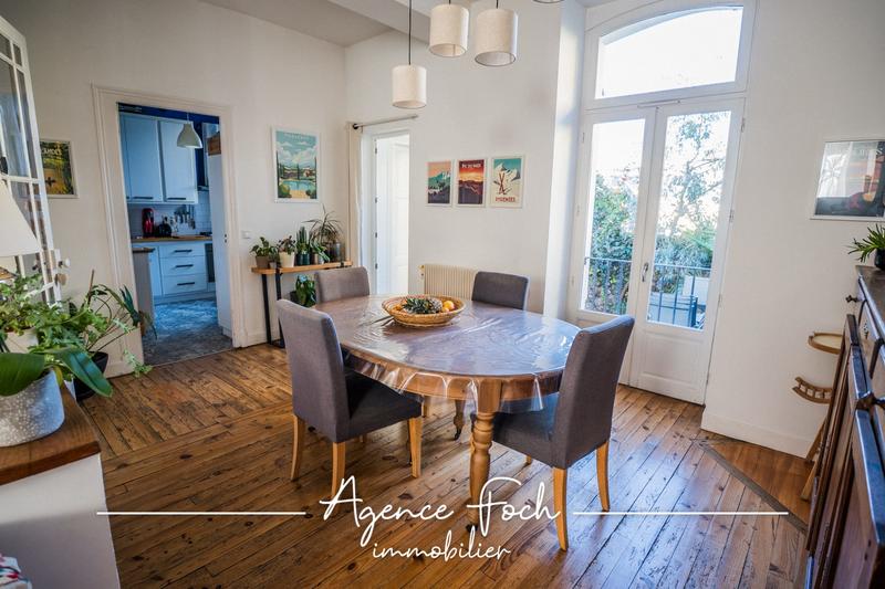 Maison - 210 m² - 6 pièces