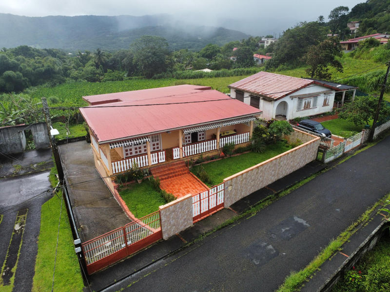 Maison - 187 m² - 8 pièces