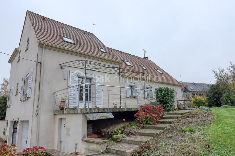 Maison traditionnelle - 193 m² - 8 pièces