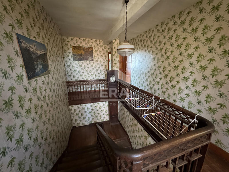 Maison - 230 m² - 8 pièces