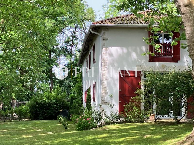 Maison - 380 m² - 12 pièces