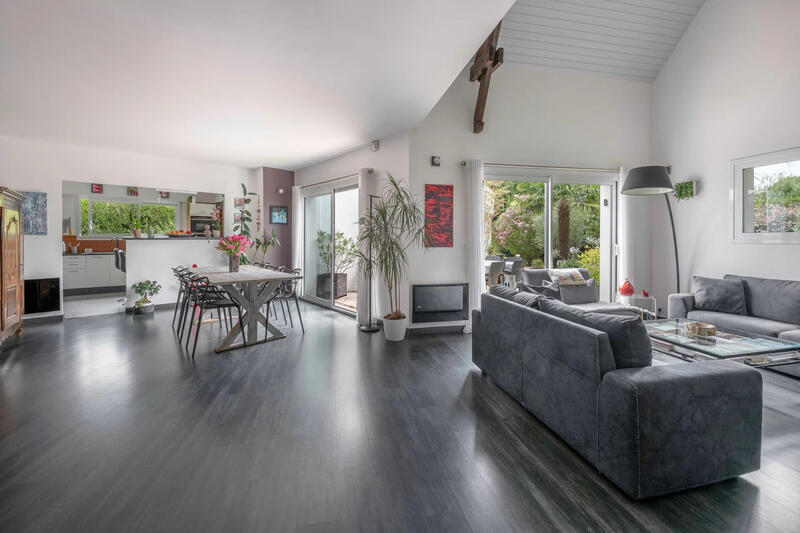 Maison - 258 m² - 8 pièces