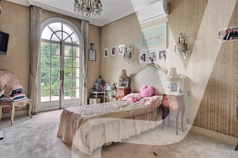 Maison de ville - 325 m² - 11 pièces