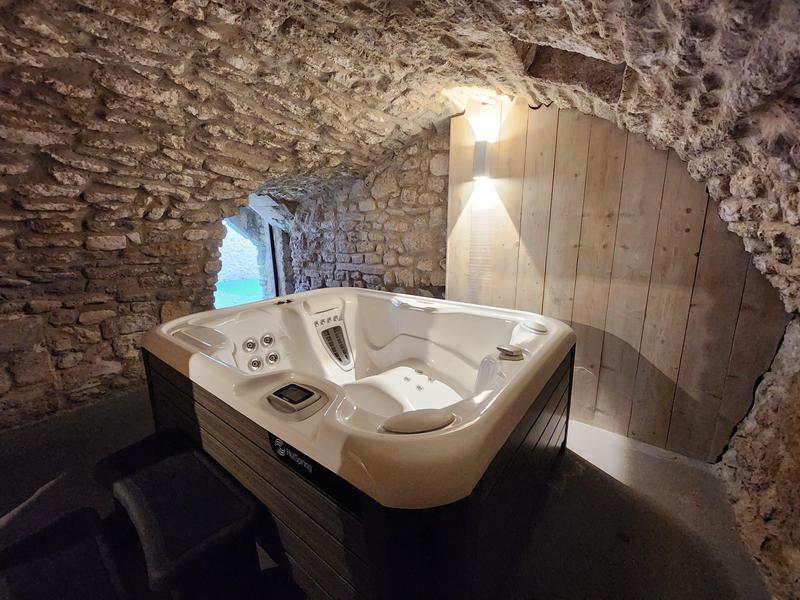 Maison en pierre - 213 m² - 9 pièces