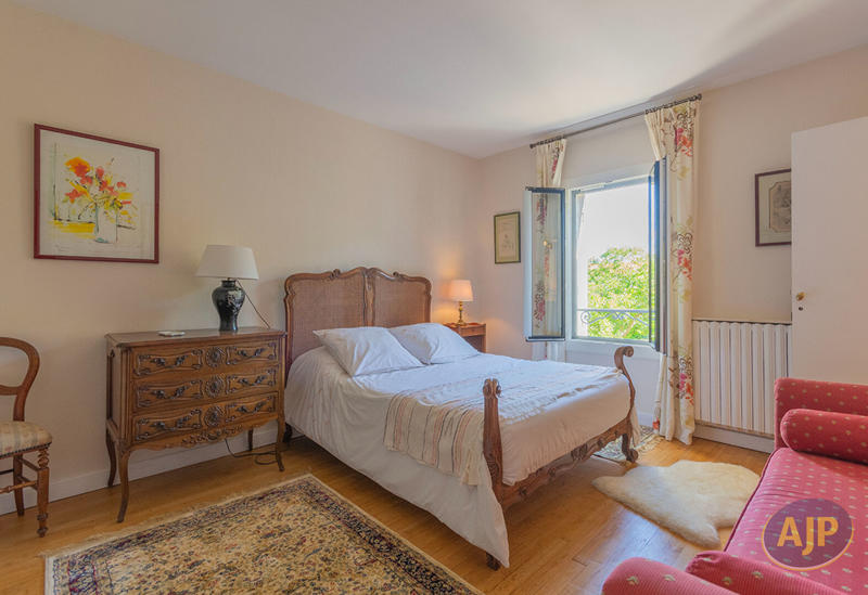 Maison - 268 m² - 8 pièces