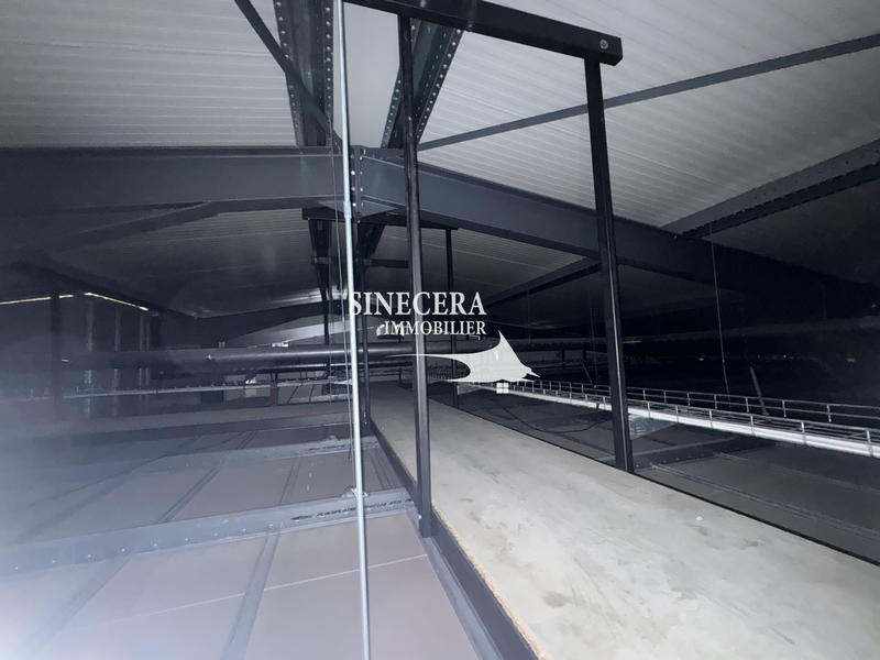 Local commercial - 10 102 m²