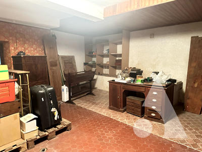 Maison - 714 m² - 7 pièces