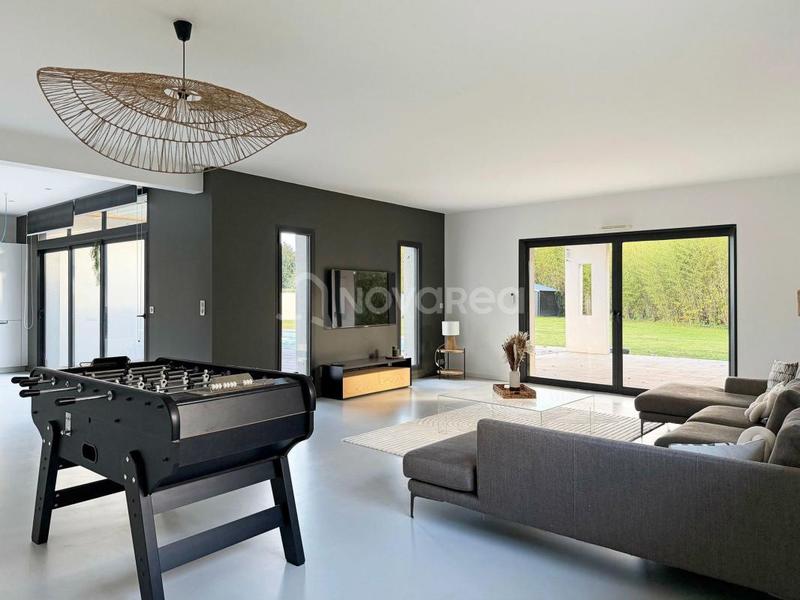 Maison - 265 m² - 8 pièces