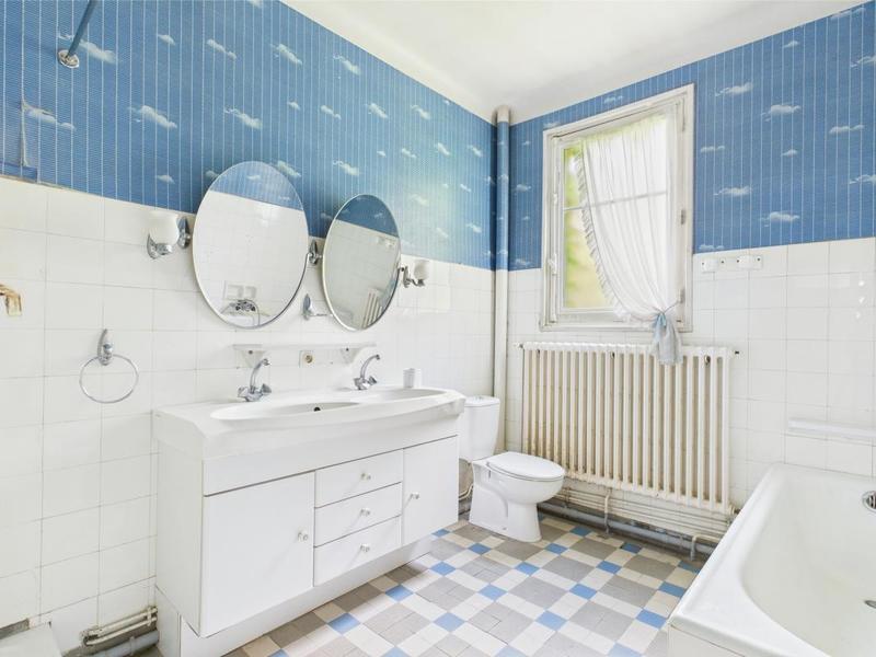 Maison - 220 m² - 9 pièces