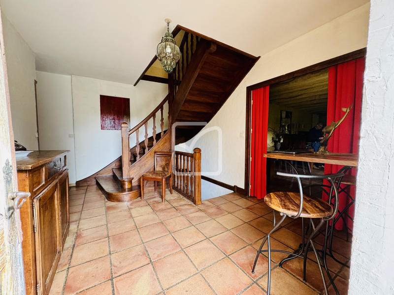 Maison - 276 m² - 8 pièces
