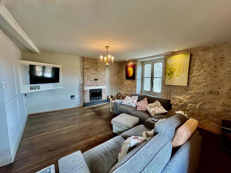 Maison - 209 m² - 9 pièces