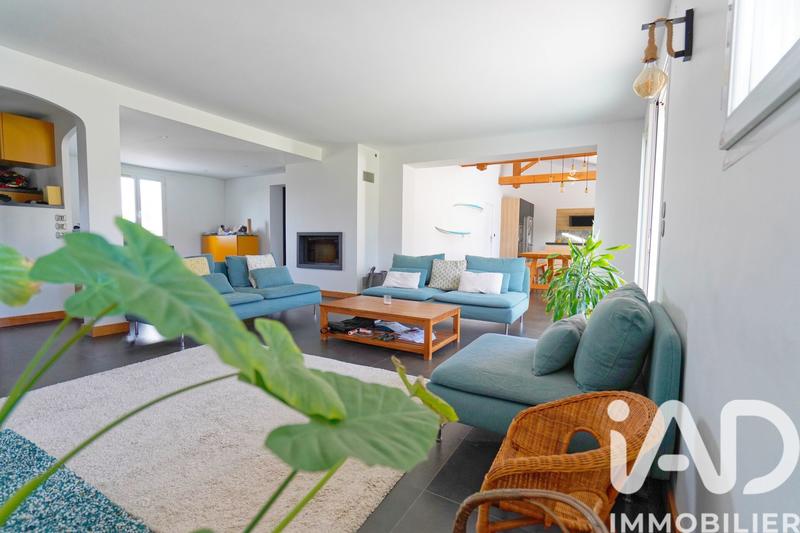 Maison - 225 m² - 9 pièces