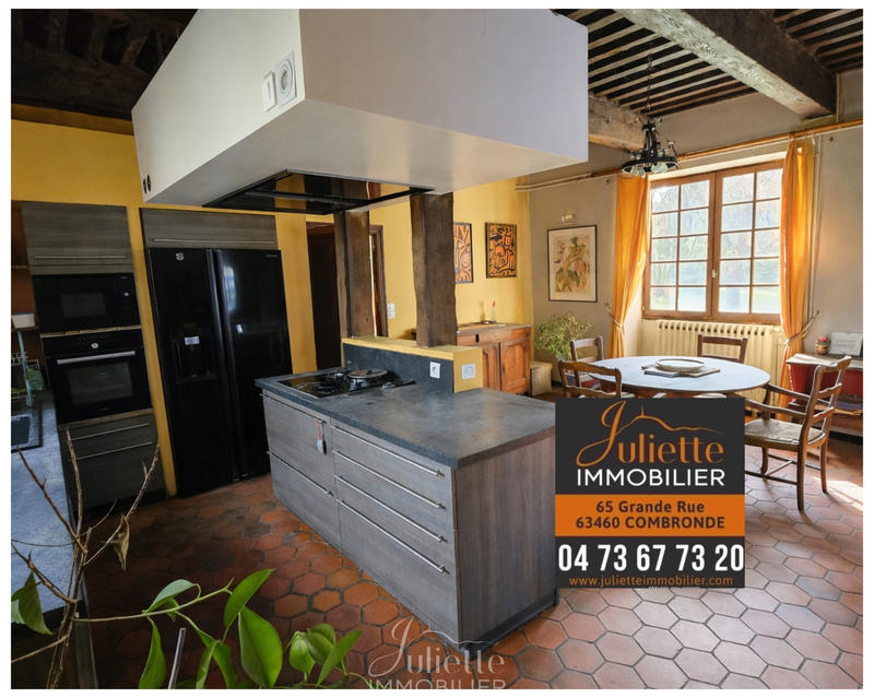 Maison - 240 m² - 7 pièces