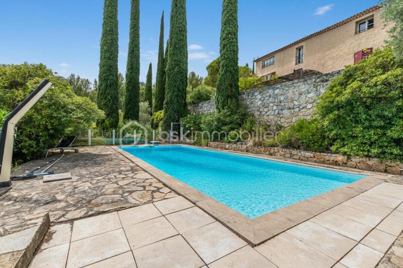 Maison - 265 m² - 10 pièces