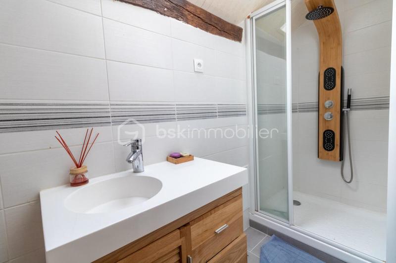 Maison - 302 m² - 9 pièces