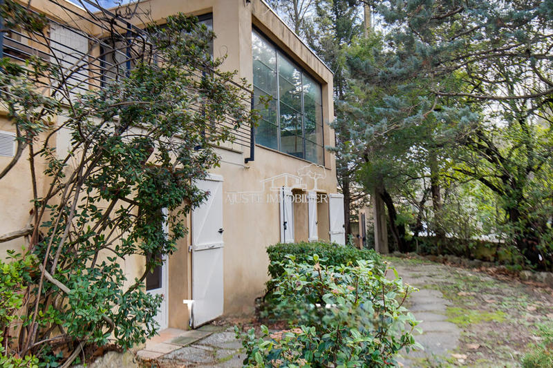 Maison - 230 m² - 7 pièces