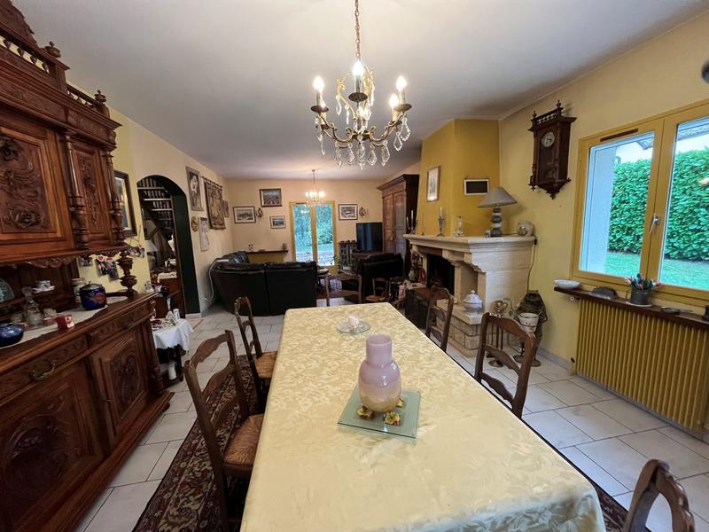 Maison traditionnelle - 167 m² - 8 pièces