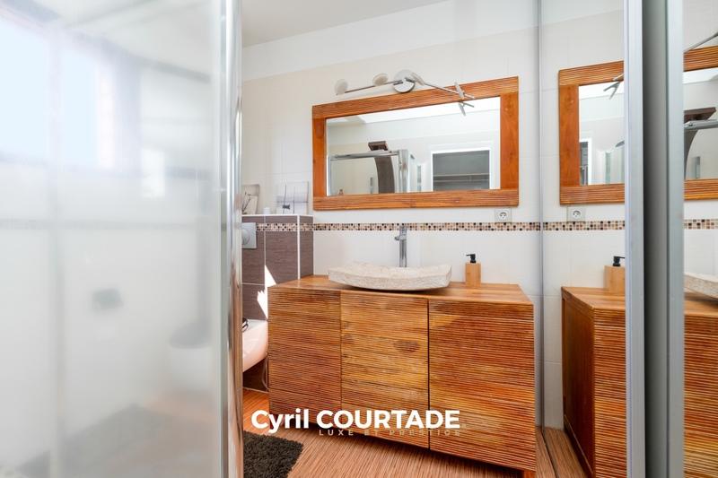 Maison - 222 m² - 7 pièces