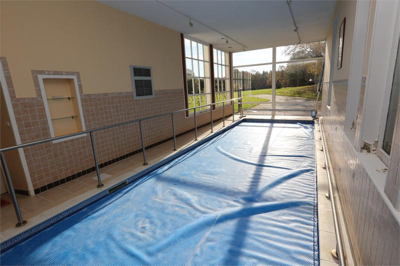 Château - 1 200 m² - 20 pièces