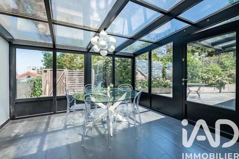 Maison - 214 m² - 9 pièces