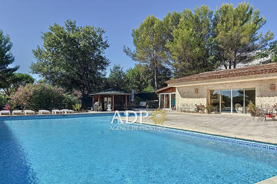 Maison - 300 m² - 7 pièces