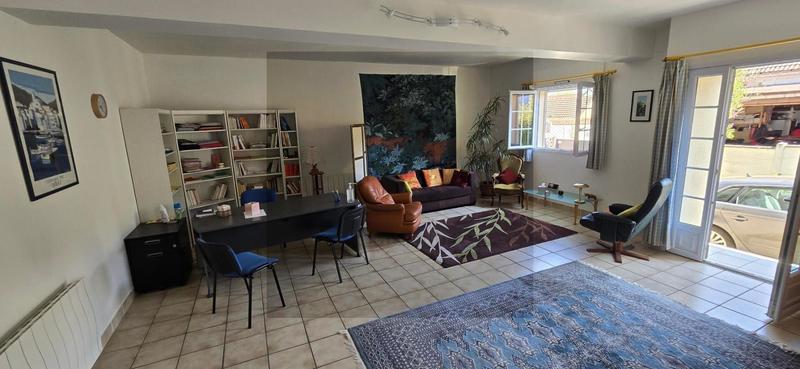 Propriété - 250 m² - 6 pièces