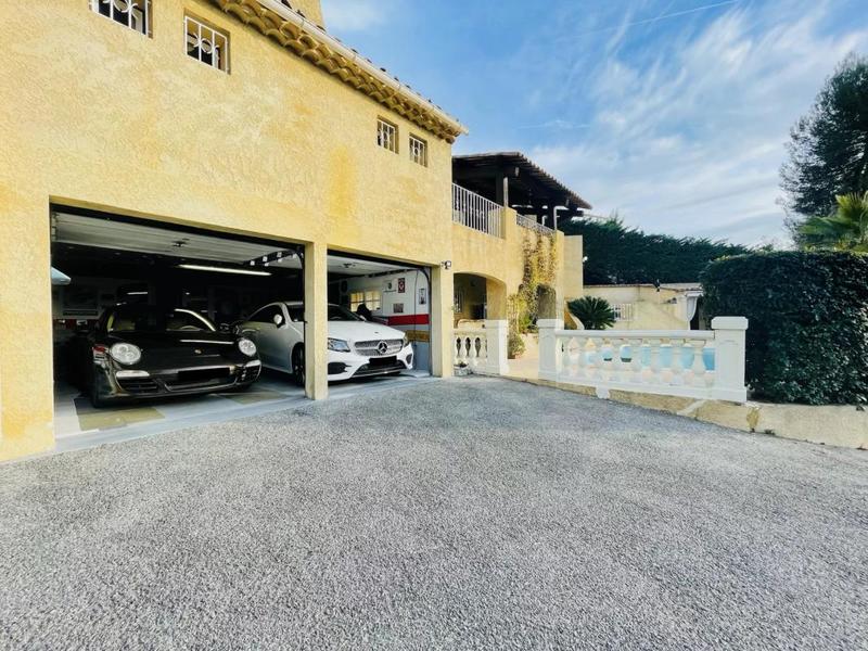 Villa - 179 m² - 5 pièces