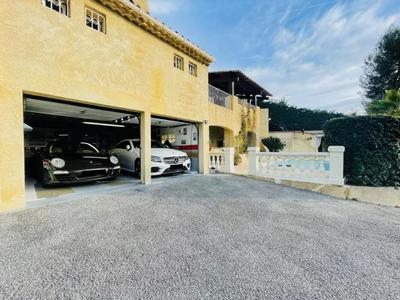 Villa - 179 m² - 5 pièces